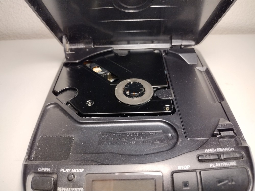 Sony Discman Model No. D-33 CD Compact Disc Player