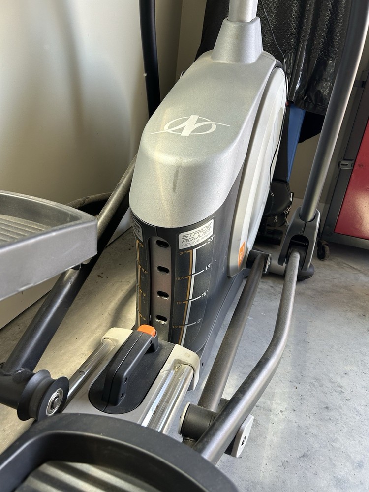 NordicTrack E 5.7 Elliptical Electronic Resistance Adjustable Stride iPod Gray/…