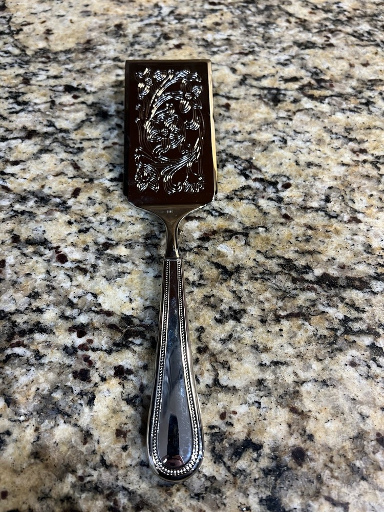 TOWLE Beaded Design Lasagna PIE Server Embossed Silverplate