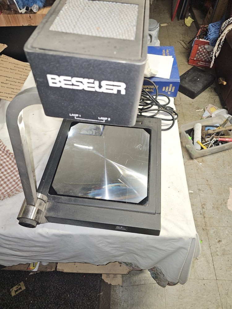 Beseler/Da-Lite P E T 100 Portable Overhead Transparency Projector