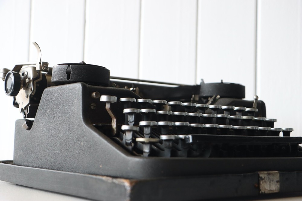 Antique Underwood Portable Typewriter - Excellent Working Condition!