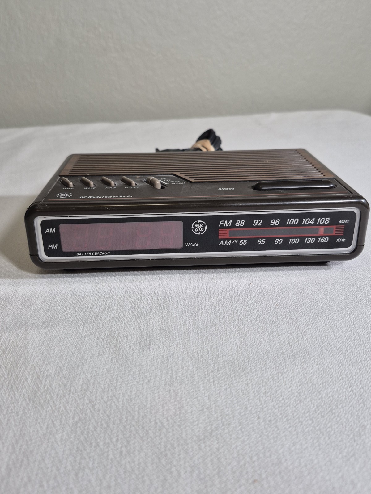 Vintage GE Digital Clock Radio Model 7-4612A AM/FM Alarm TESTED W/ COVER