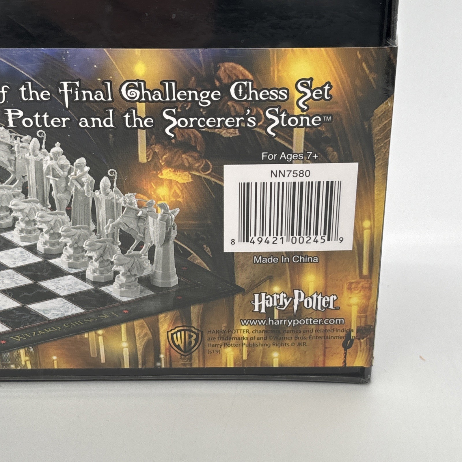 The Harry Potter Wizard Chess Set Noble Collection NN7580...NEW