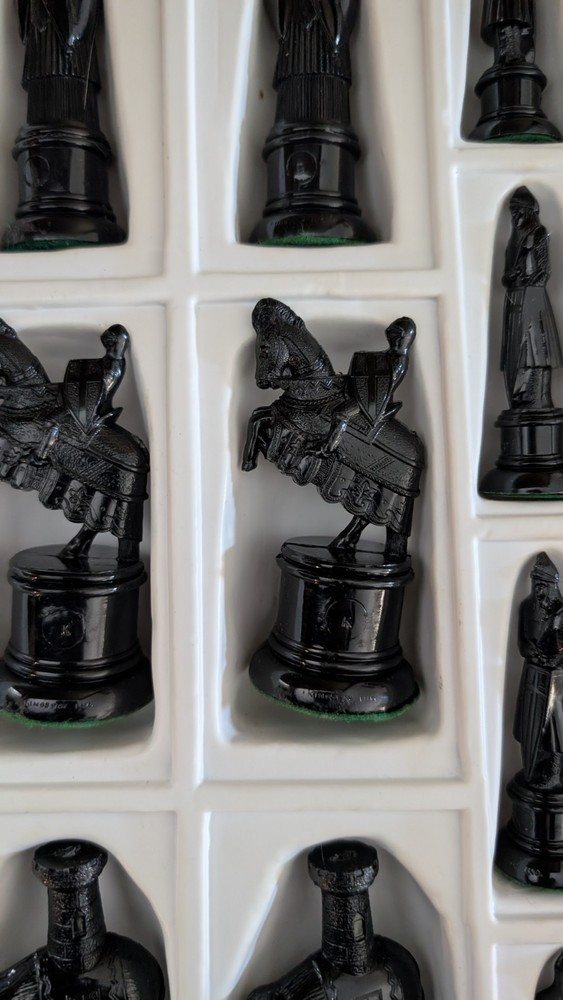 Vintage Galant Knight Chess Set