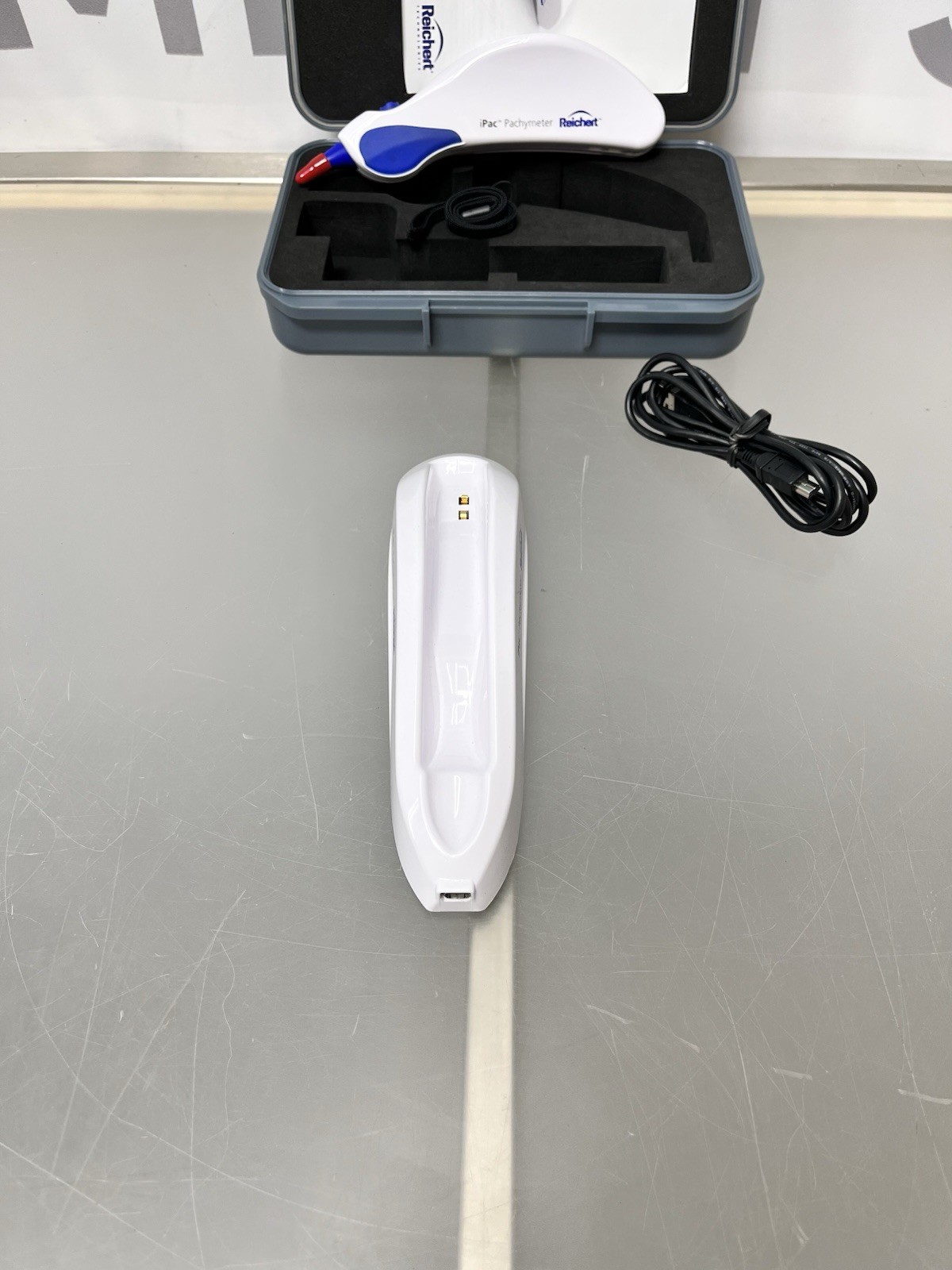 Reichert iPac Pachymeter w/ Charging Cradle, Case