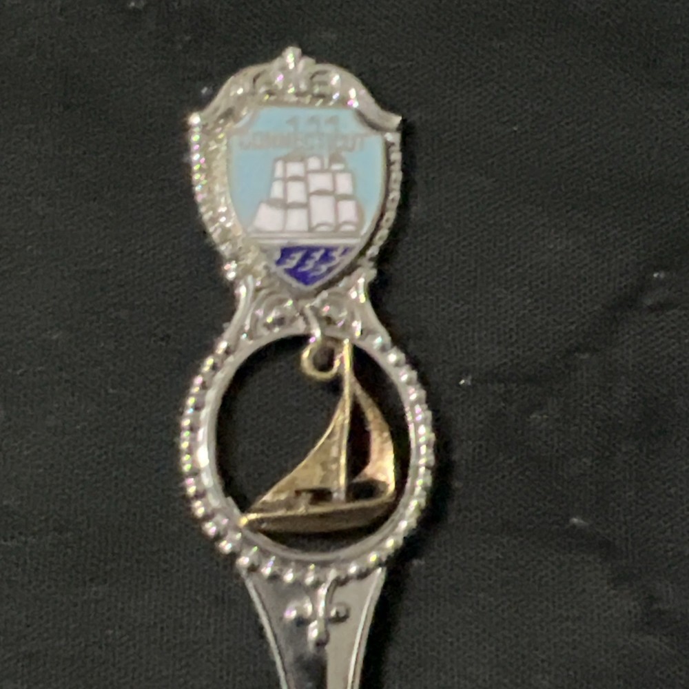 Conetitcut spoon vintage