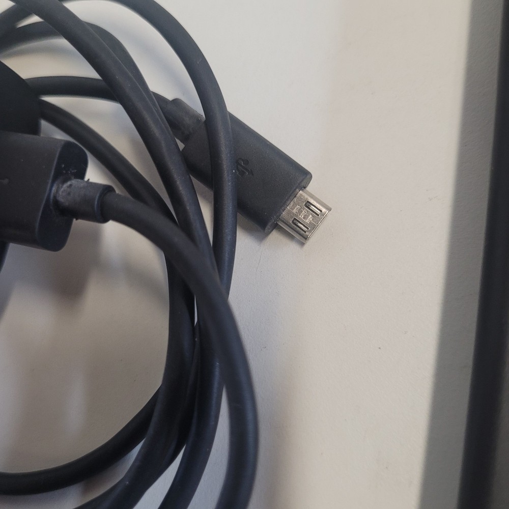 Amazon Fire Stick HD CE0700 complete with Wiring and Remote