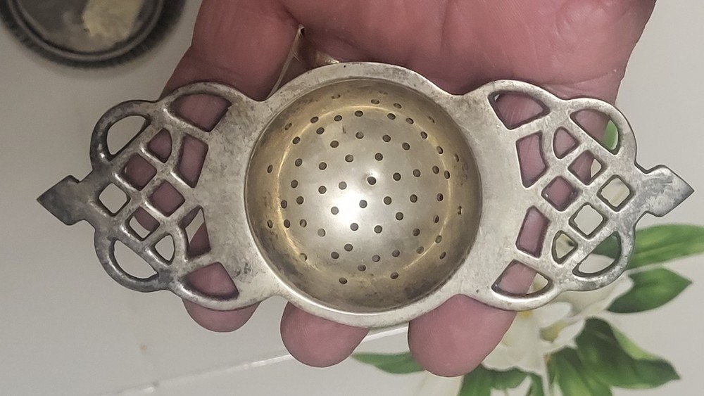 Double Handle Tea Bag Strainer With Drip Pot. Very Nice