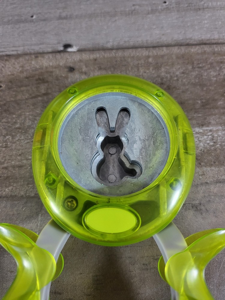 Fiskars Bunny Rabbit Squeeze Punch Easter Confetti Shape