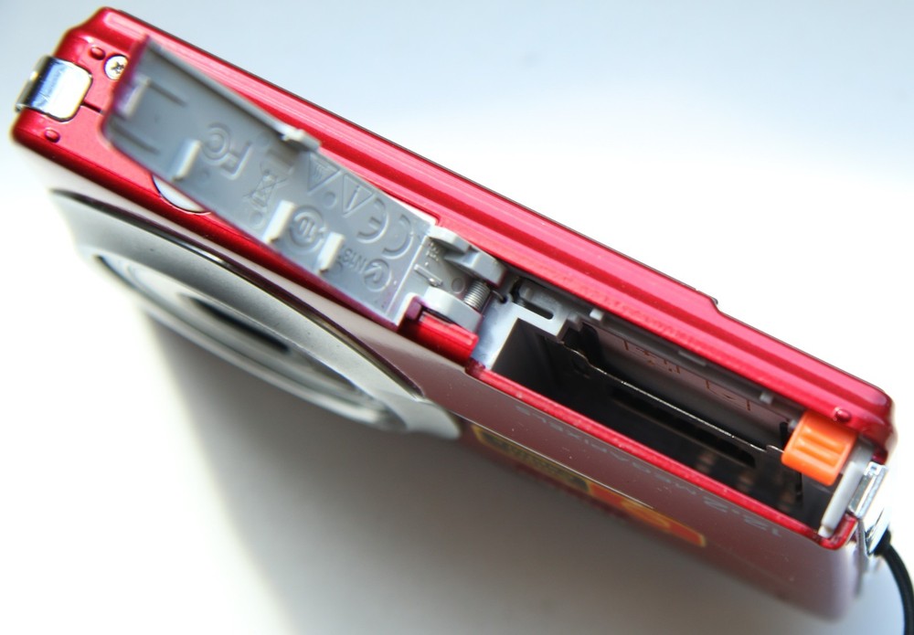 Kodak EasyShare M341 12.2MP Compact Digital Camera Red