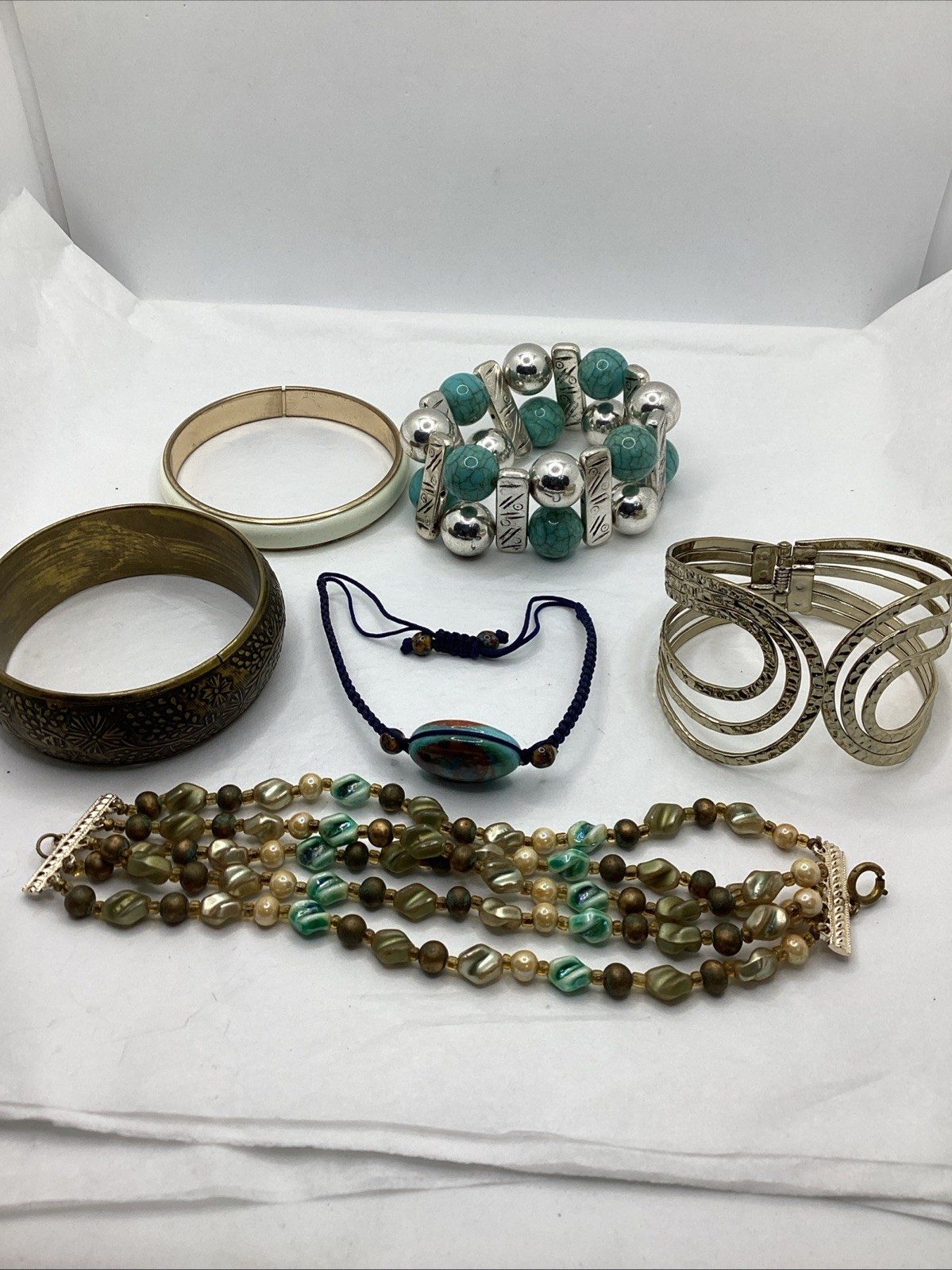 Mixed Lot Of Costume Jewelry Bracelets. 10/21