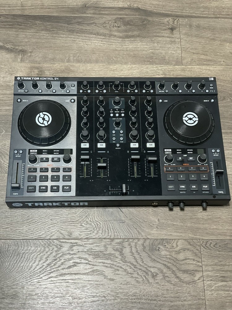 NATIVE INSTRUMENTS TRAKTOR KONTROL S4 DJ Controller NI Tractor Control