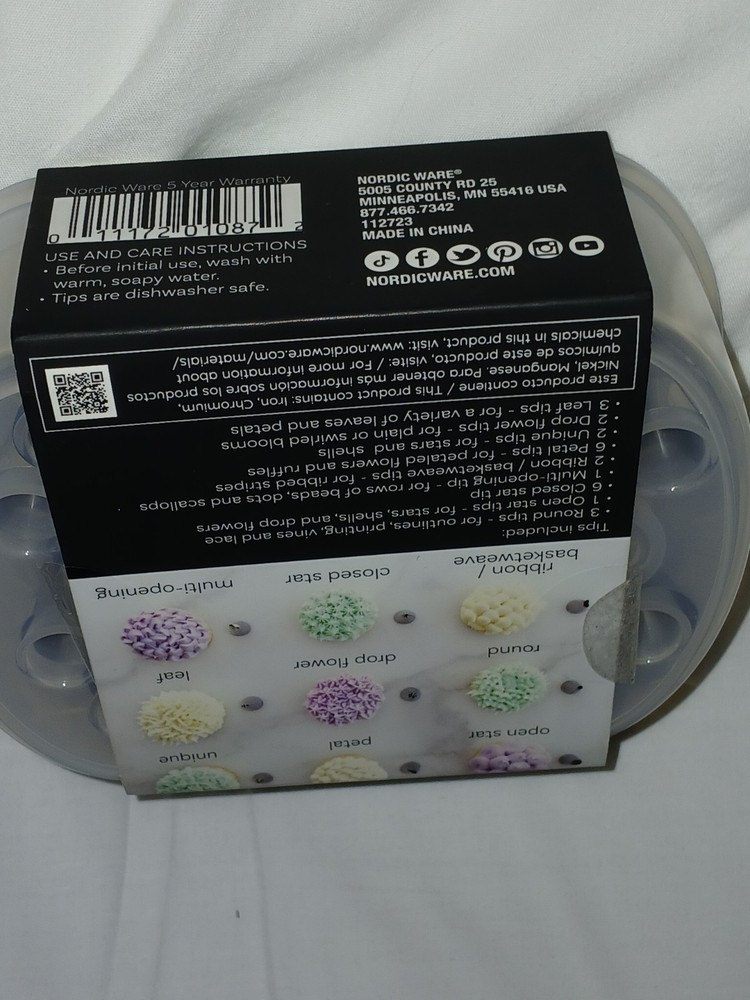 NEW Nordic Ware Artisan Decorating Tip Set 27 Pc