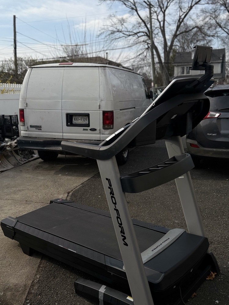 ProForm Pro 2000 Electric Treadmill Touchscreen Bluetooth iFit 50 Programs