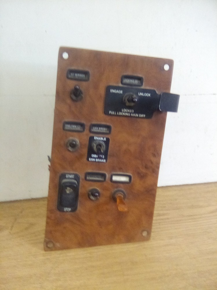 2009 Peterbilt 335 Switch Panel S64-6051-015