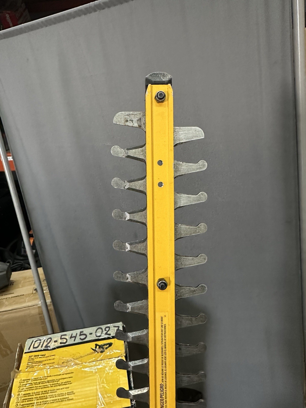 DEWALT 20V MAX 22" Cordless Hedge Trimmer,Tool Only (DCHT821B) Used