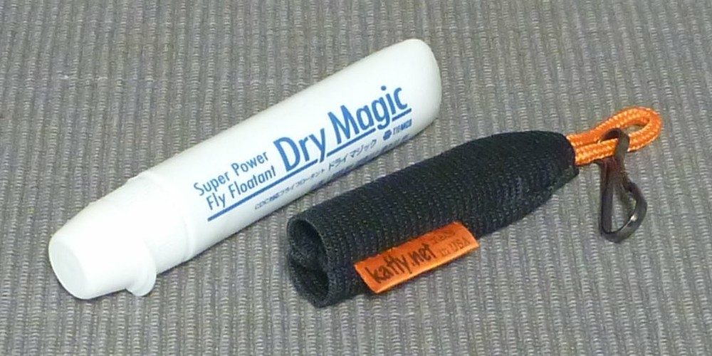 Floatant holder for Tiemco Dry Magic Tube