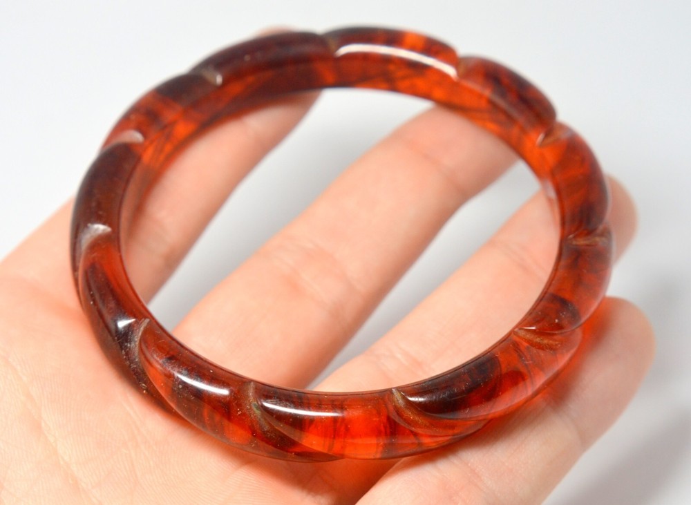 VINTAGE ORANGE BAKELITE ROUND BANGLE BRACELET