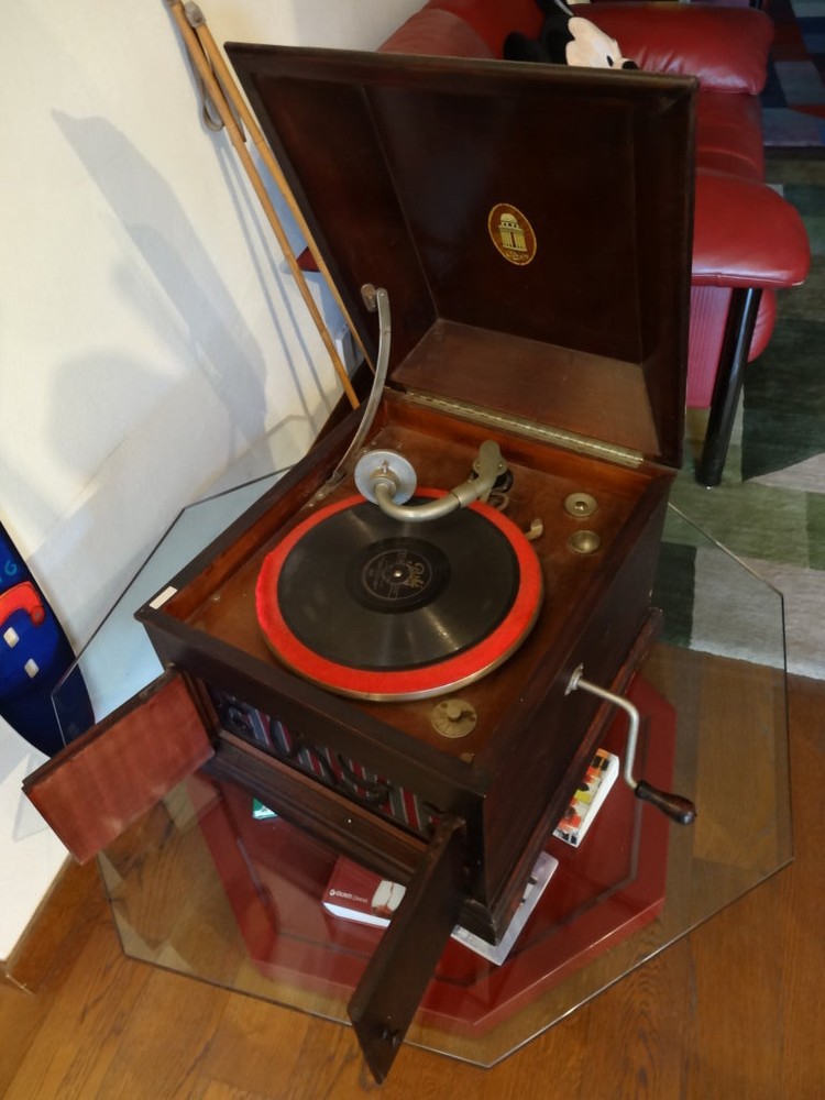 Odeon - Vintage Crank Gramophone