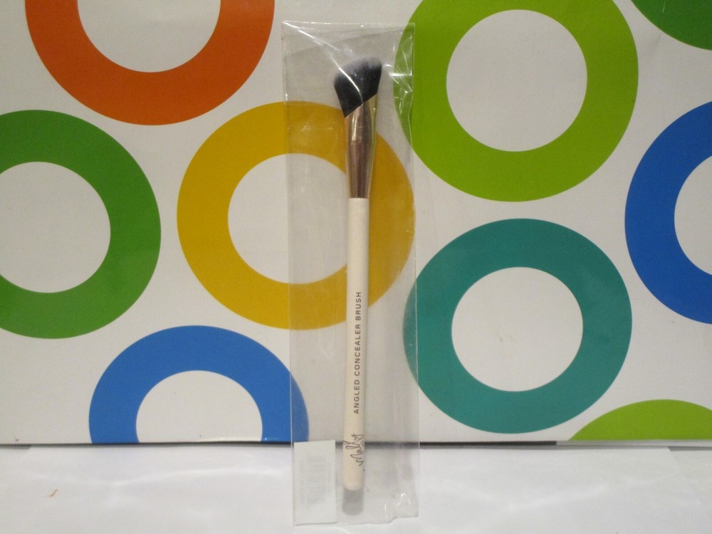 MALLY XO ~ ANGLED CONCEALER BRUSH
