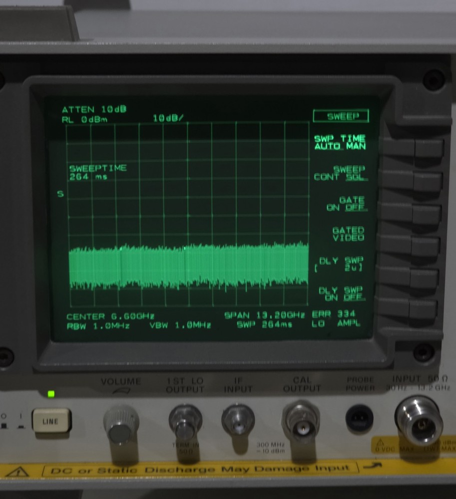 HP 8562E Spectrum Analyzer.