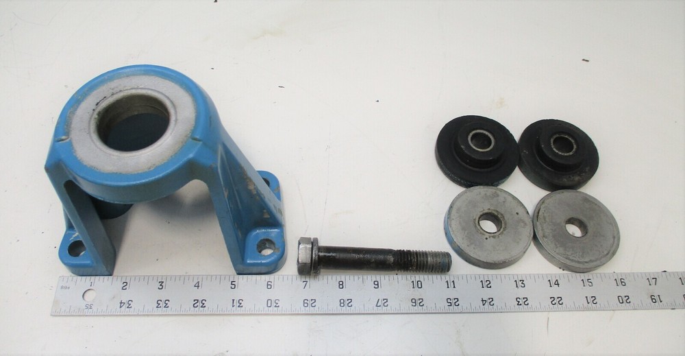 908117 0980159 OMC Stringer Chevy V8 Rear Engine Mount Base Rubber Mount