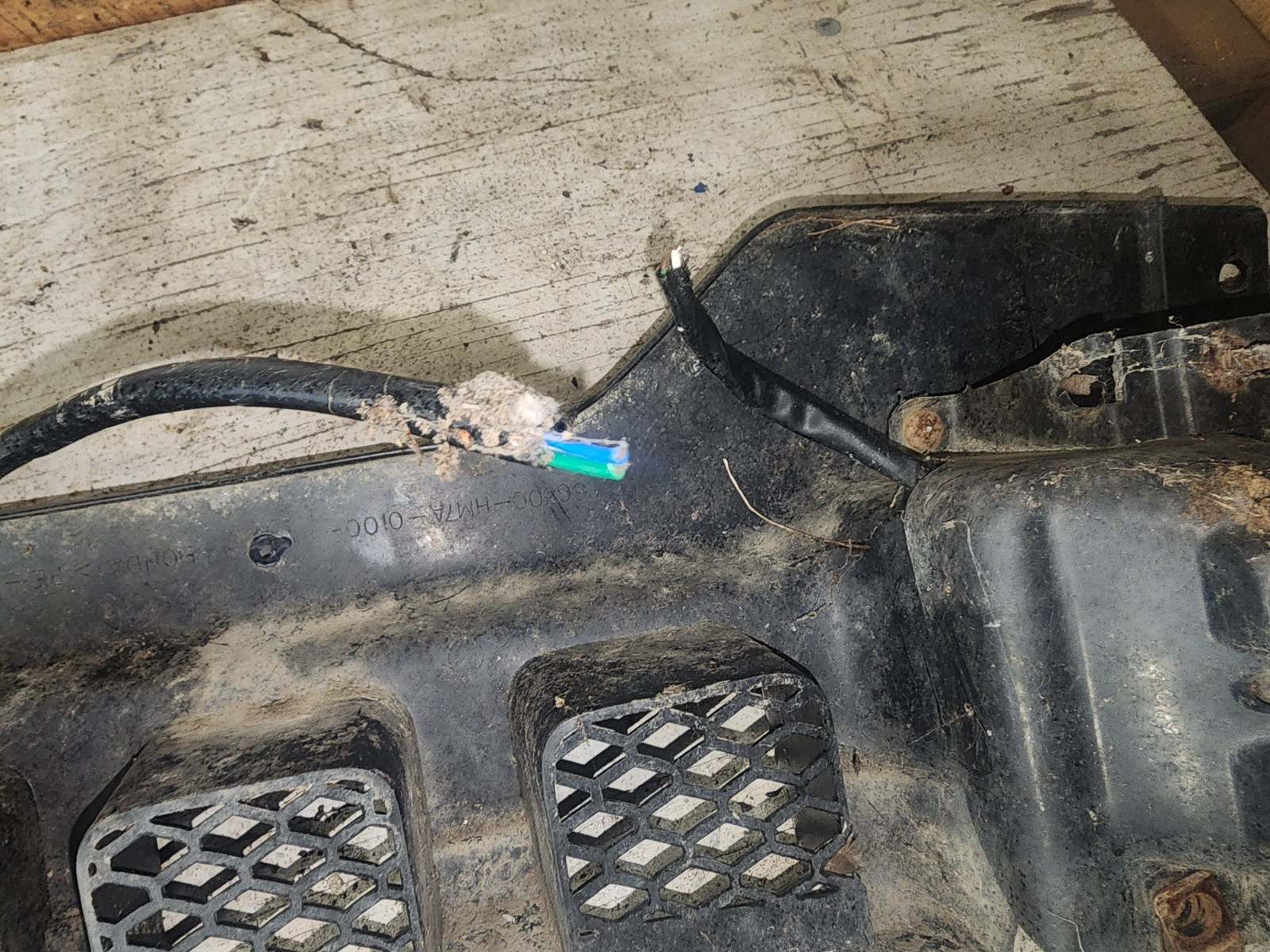 Plastic Headlight Surround Casing Bezel 1999 Honda Foreman 400 4x4 3041A