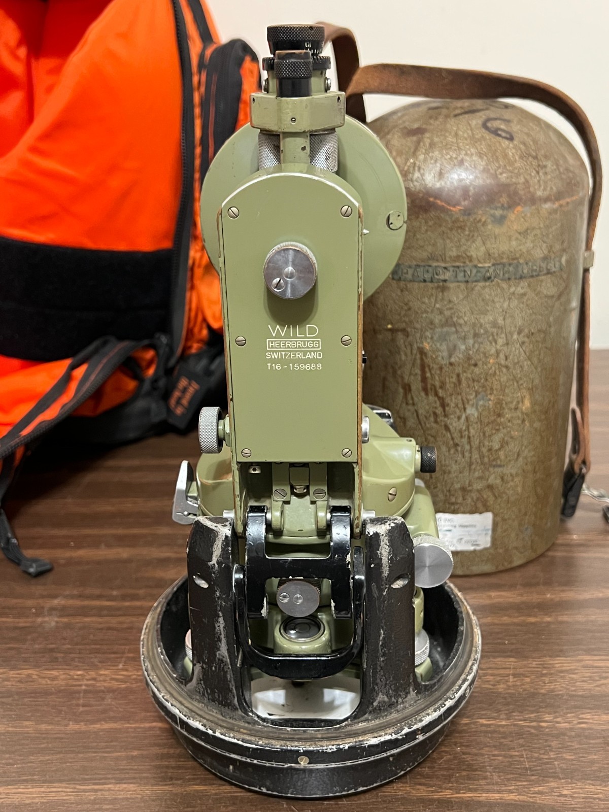 Wild Heerbrugg Theodolite T16 Survey Instrument w/ Case and Backpack - Good Cond