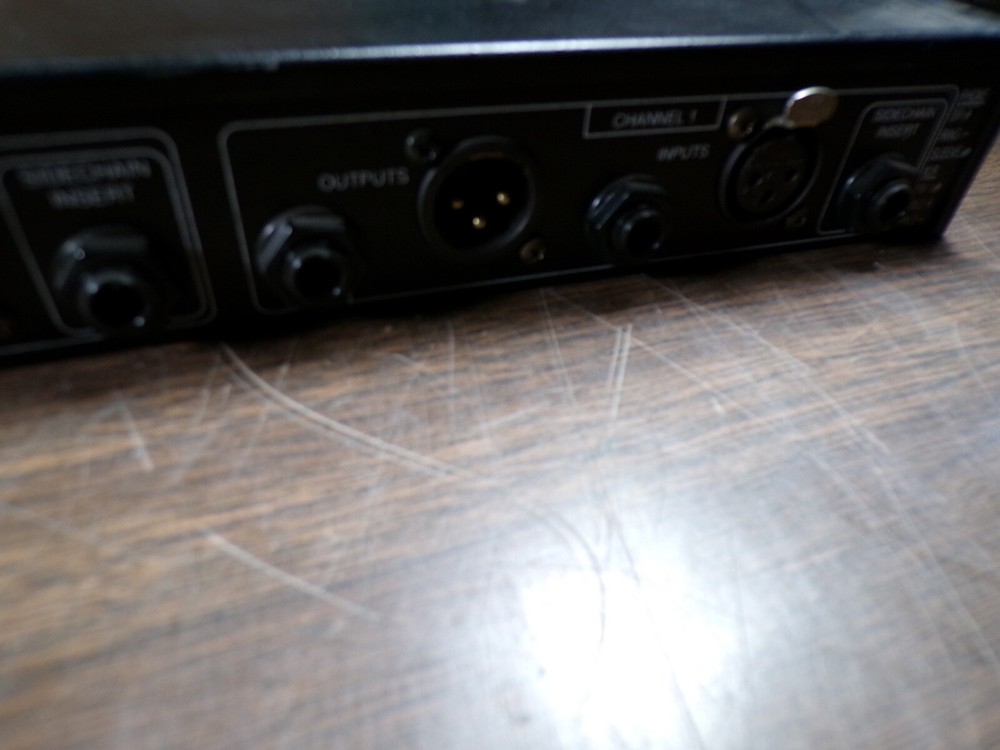 dbx 166XL 2-Channel Compressor/Limiter/Gate