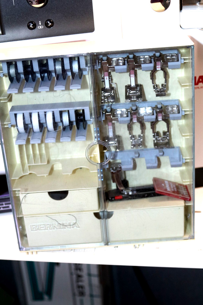 Bernina 820 Computerized Sewing Machine with Accessories!!