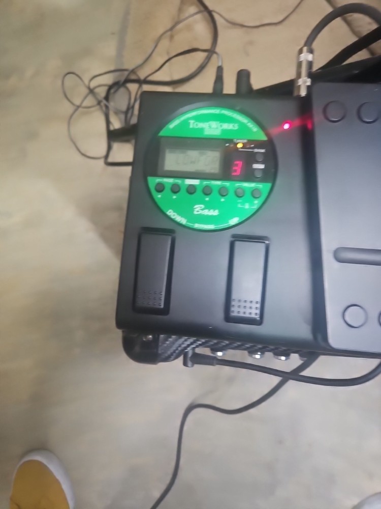 KORG ToneWorks AX1B Bass Multi Effect Processor Pedal + POWER SUPPLY