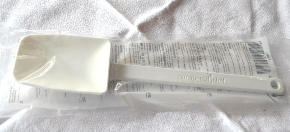 Pampered Chef SMALL MIX 'N SCRAPER®  Medium Size Spoon + Scraper + Spatula !