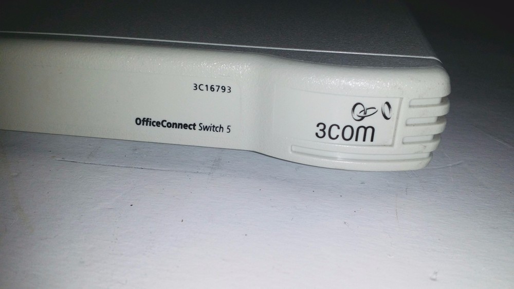 3Com OfficeConnect Switch 5 (3C16793) 5-Ports External Switch with Power Supply