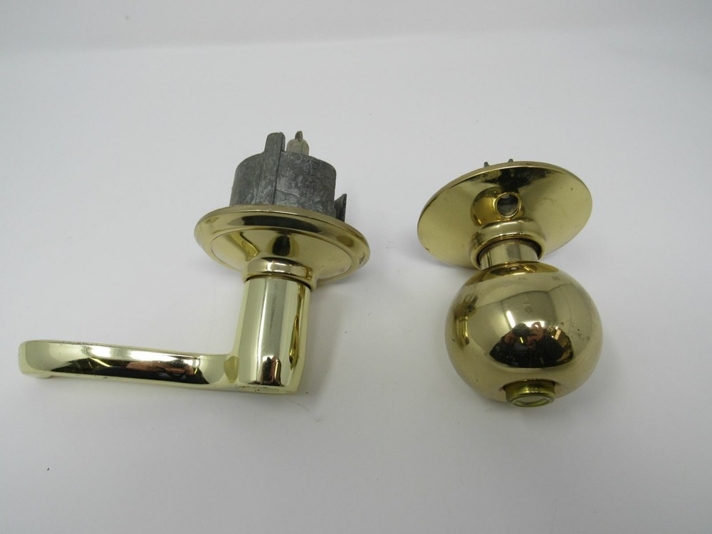 Standard Lever Handle Privacy Lock Knob Polished Brass