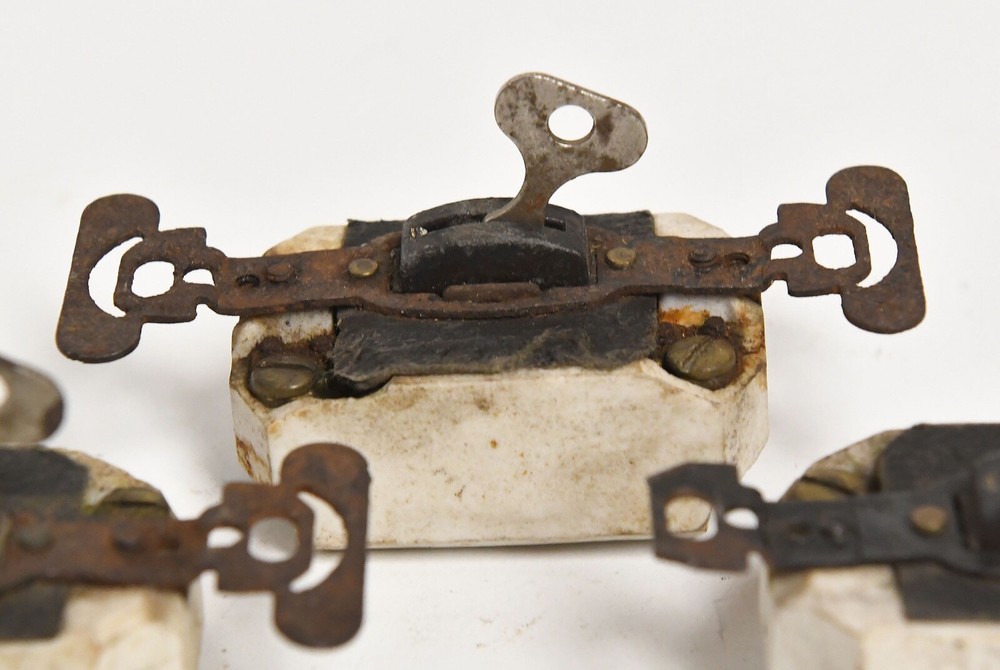 3 VINTAGE INDUSTRIAL SAFETY SECURITY KEY  LIGHT SWITCHES  SINGLE POLE