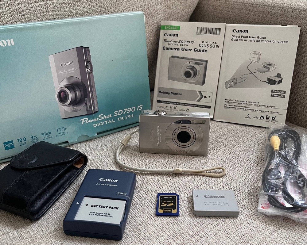 Canon PowerShot SD790 IS Digital ELPH 10.0MP 3x Zoom Camera Bundle Fully Boxed