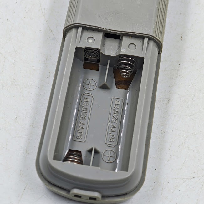 Sony Remote Control RM-MD333 - Missing Battery Lid, Used