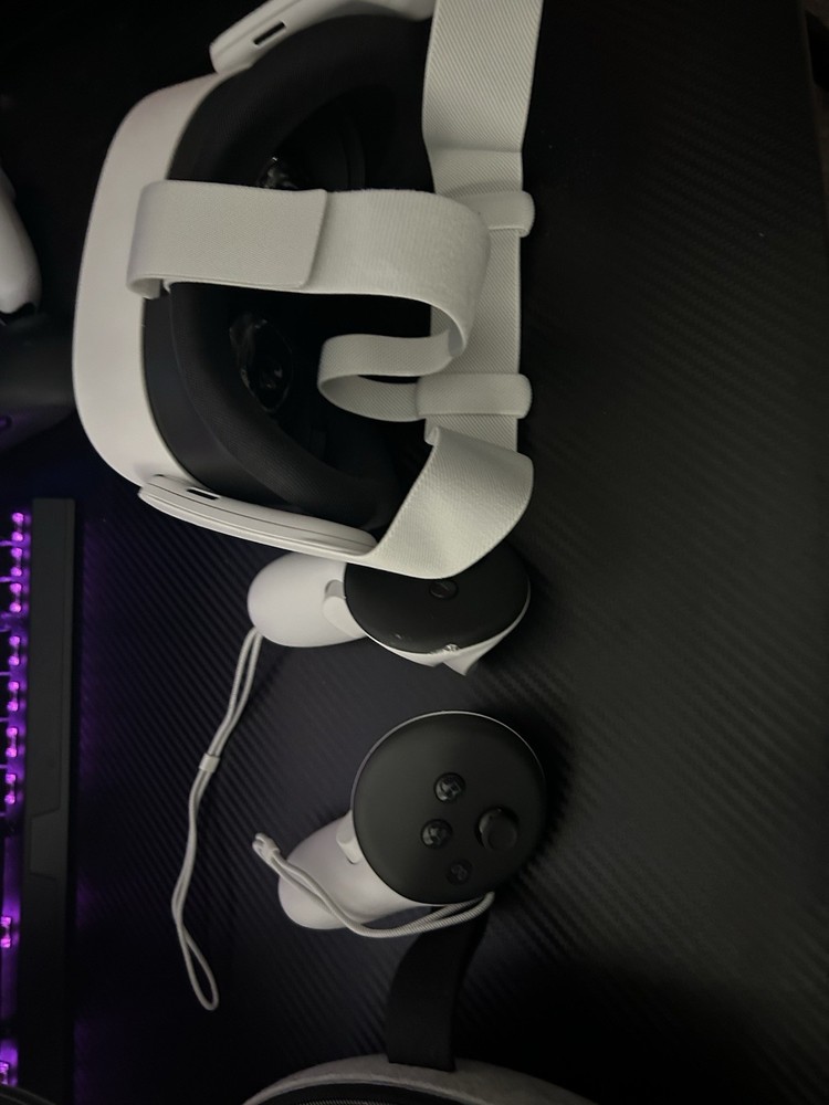 Meta Quest 3S Virtual Reality Headset 128GB with Hard Shell Case