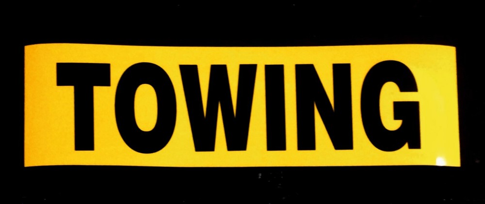 TOWING Reflective Magnetic Warning Sign