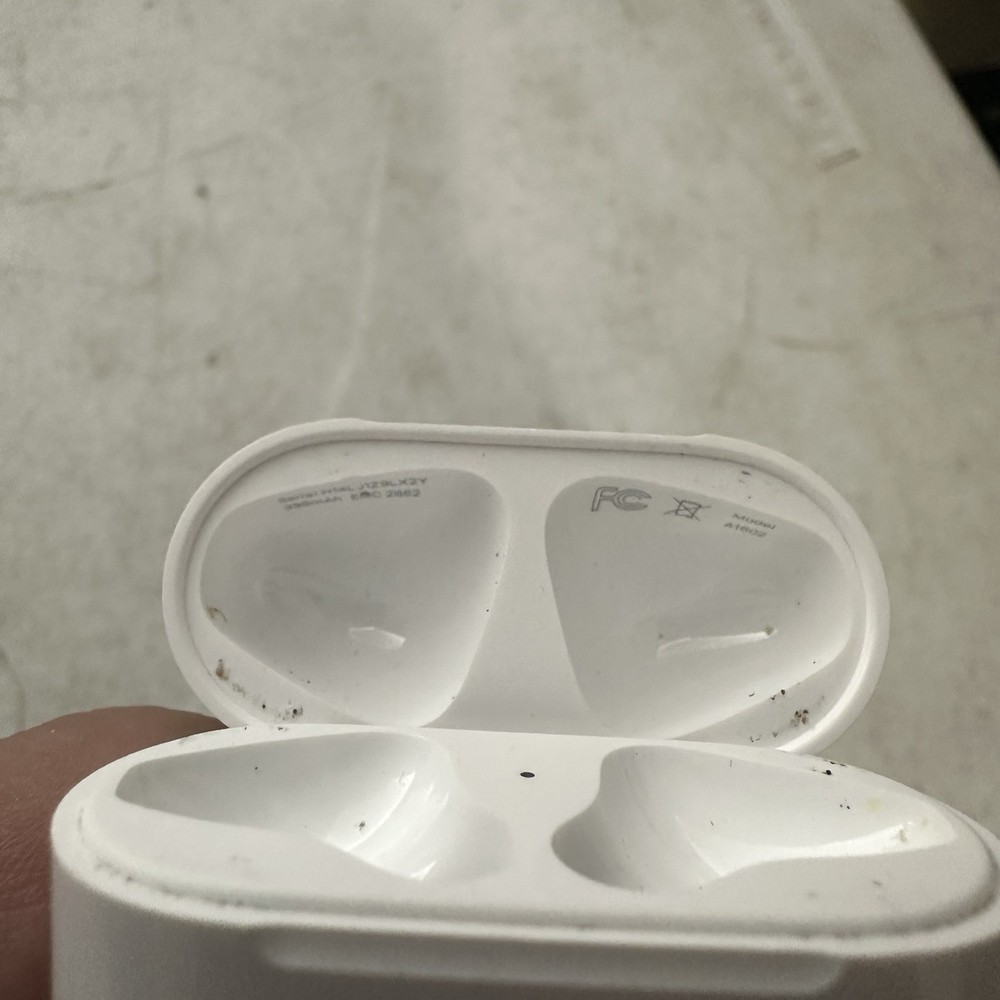Apple AirPods 2nd Gen Lighting A1602 - Replacement Charging Case