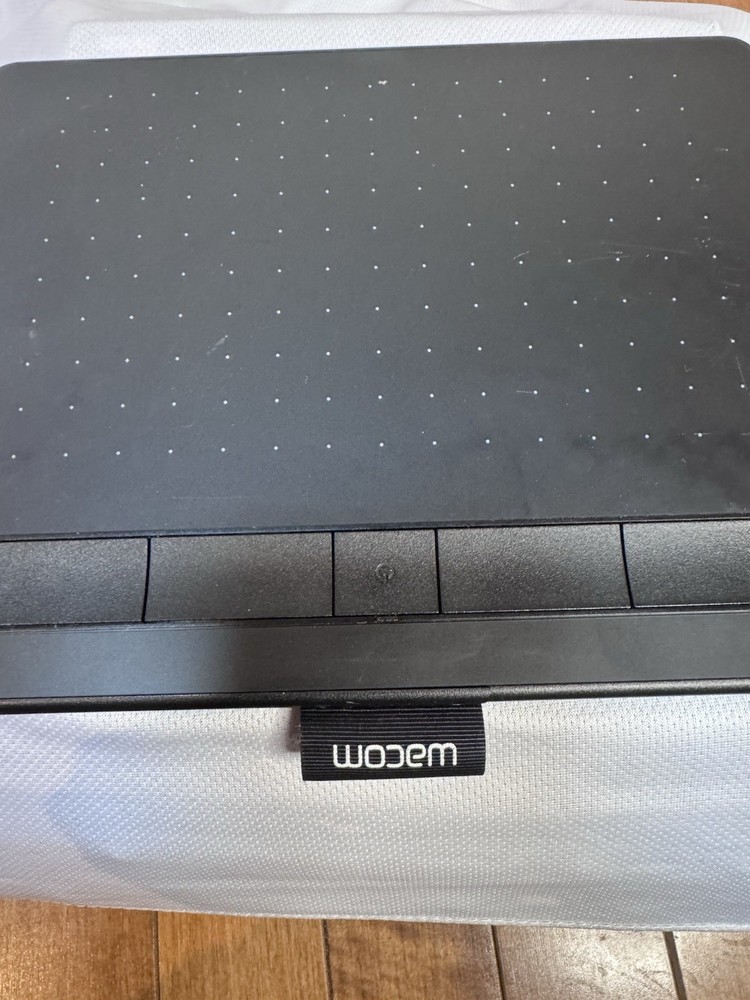 Wacom Intuos CTL-4100WL Graphics Tablet Black USB Connectivity Model CTL-4100WL