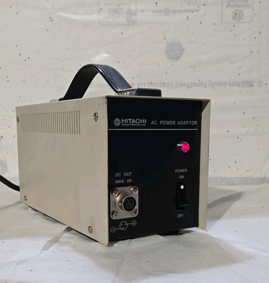 HITACHI AP-60AU PROFESSIONAL CAMERA/MICROSCOPE POWER SUPPLY 120V AP60AU