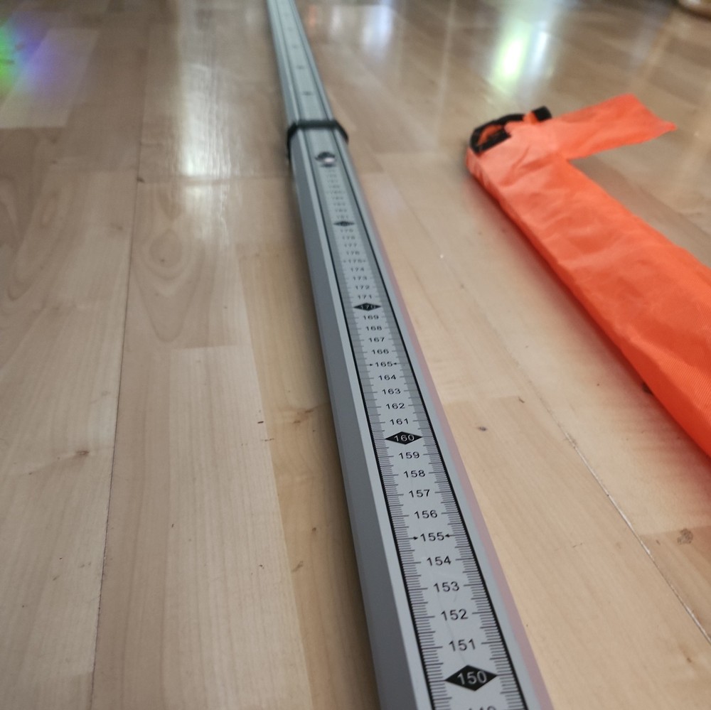 ALUMINIUM TELESCOPIC LEVELING STAFF - adjustable