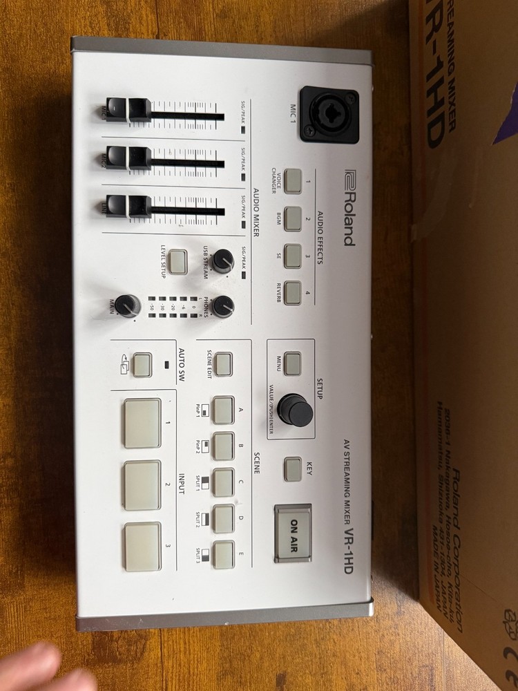 Roland VR-1HD AV Streaming Mixer