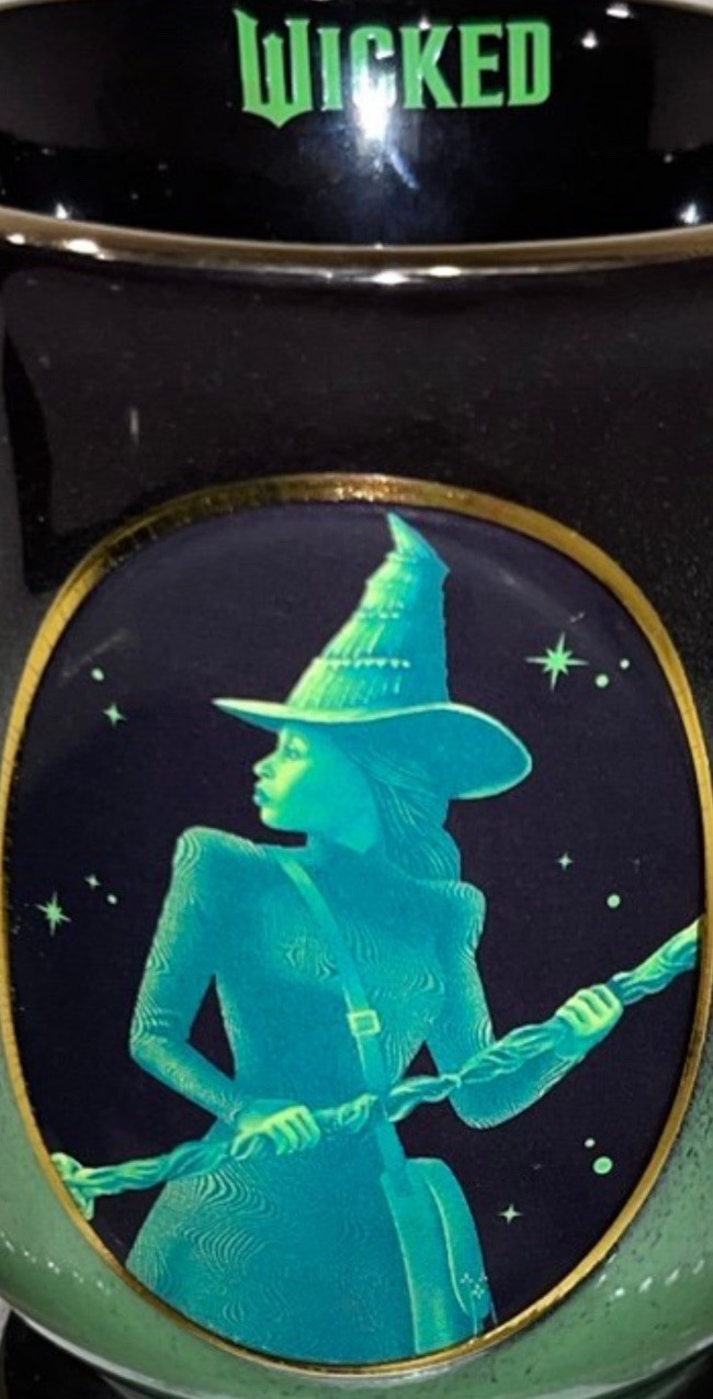 2-NWT Wicked Coffee/tea Green, Pink With Gold Handle Mug Set