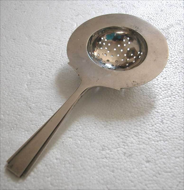 ANTIQUE SILVER TEA STRAINER-HALLMARKED HEAD AND 84 (50.5 GRAMS)