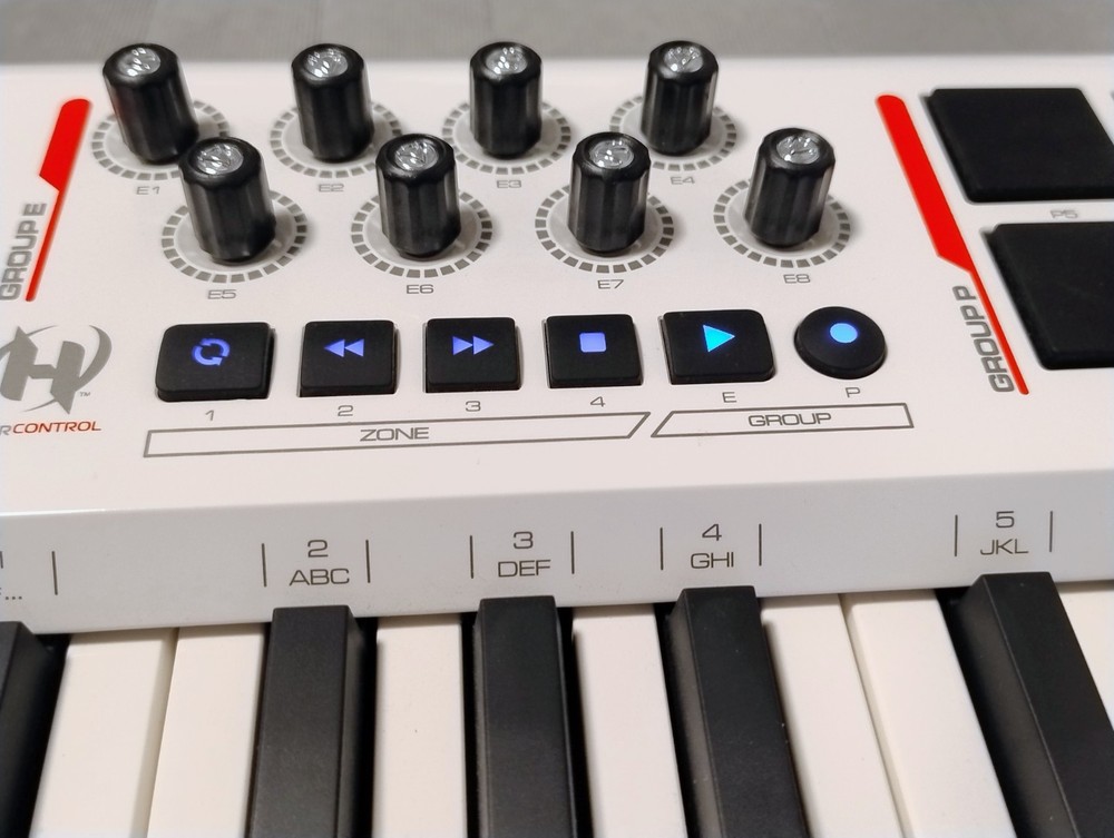 M-Audio Axion pro 25 Advanced 25Key USB MIDI Controller HyperControl Technology