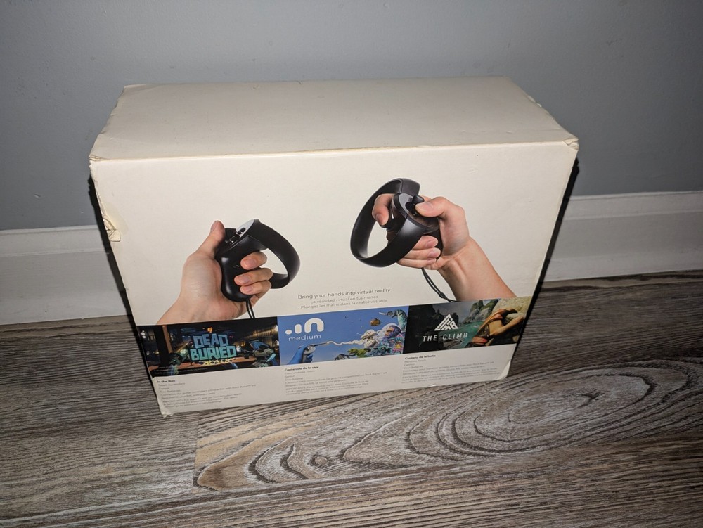 Oculus Rift CV1 - PC VR Headset - Touch Controllers - Sensors - Original Boxes