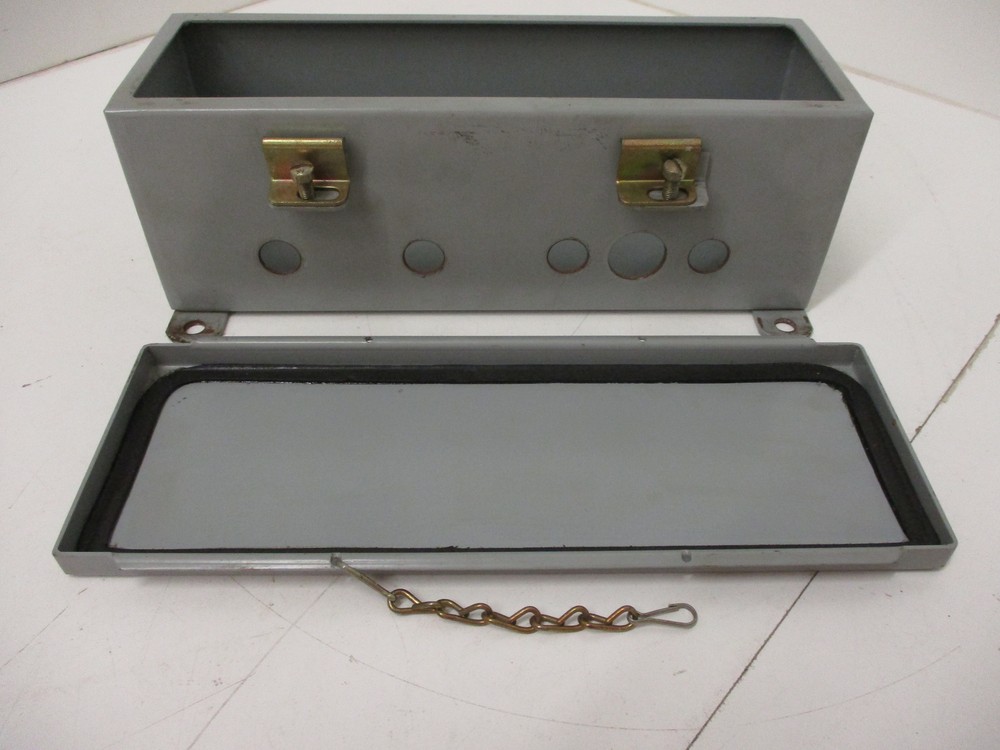 UNDERWRITERS E27524 WIREWAY OR AUXILIARY GUTTER ENCLOSURE