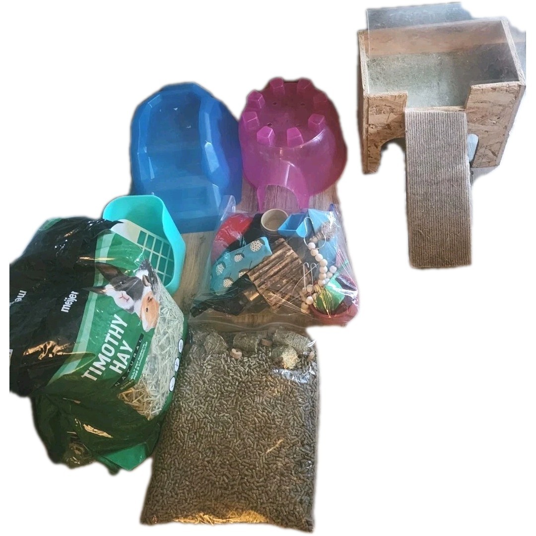 Guinea Pig Accessories Lot, Hideout x3, Water Bottle, Food, Hay, Toys
